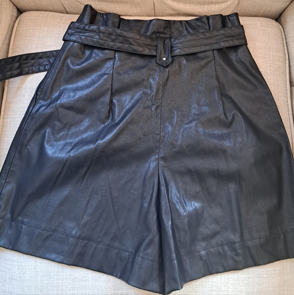 Zara Black High-Waisted Women's Shorts - Picture 2 of 3